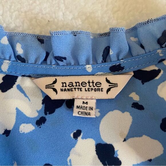 Like new Nanette Lepore pintuck floral blouse Medium - Picture 4 of 9
